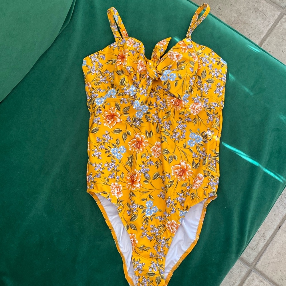 Yellow Floral One Piece Underwire Bandeau Swimsuit NWT size 32G
